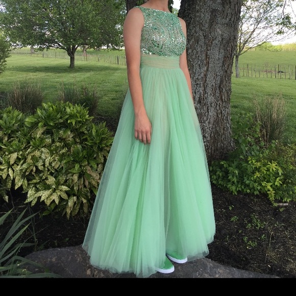 sherri hill green prom dress